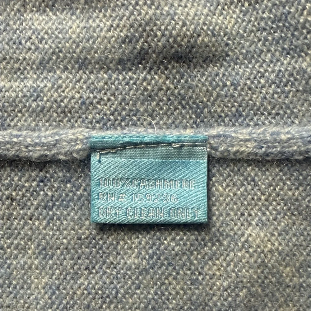 J. McLAUGHLIN SWEATER V-NECK & BACK LIGHT BLUE CASHMERE LONG SLEEVE SIZE S